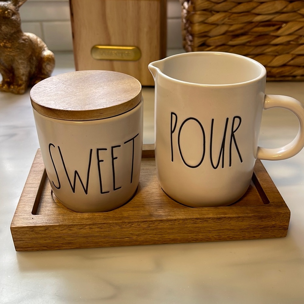 Rae Dunn sugar & creamer set!